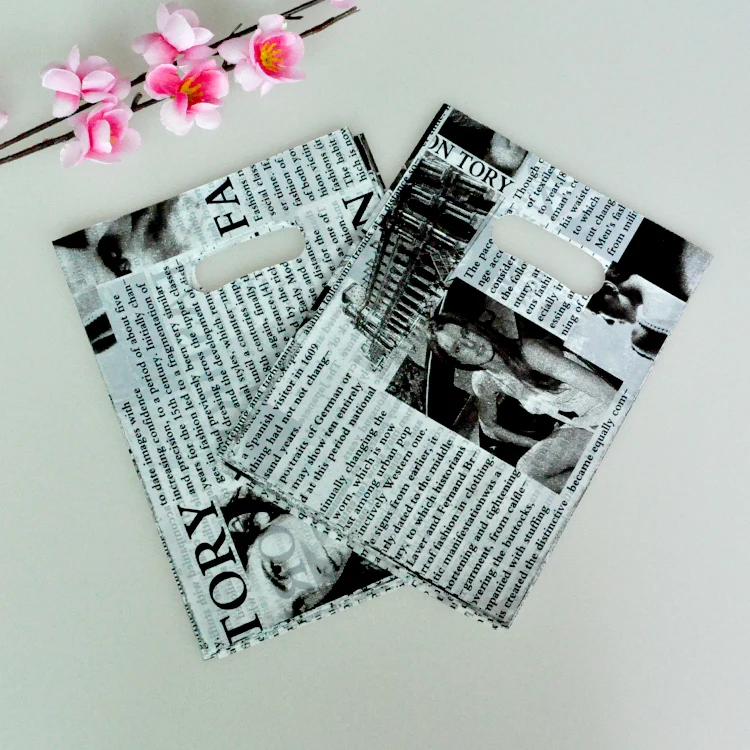 

Hot Sale 100pcs/lot Black Newspaper Design Plastic Bag 15x20cm Small Jewelry Bag Candy Charms Packaging Gift Bags With Handle