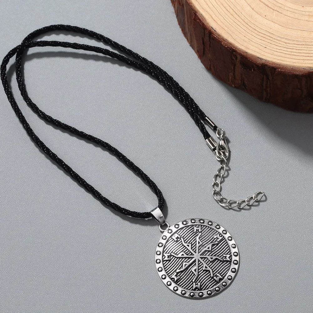 Kinitial Vegvisir Norse Circle with Runes Necklaces Viking Amulet Runes Pendant Necklace Vikings Runes Men Vintage Charm Jewelry