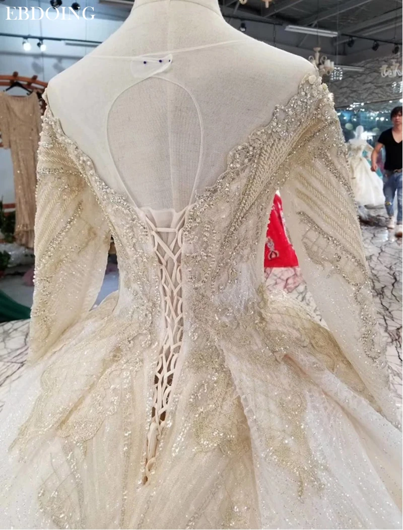 Abiti Da Sposa Abito di Sfera Abito Da Sposa Con Scollo A Barchetta Maniche Corte Dei Treni Lace UP Vestito Da Sposa Più Il Formato Con pizzo Perline