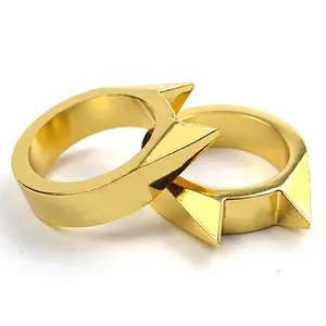 Bague defense femme sale
