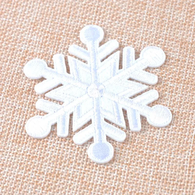 5pcs  Snowflake pattern patches Iron On Patch Embroidered Applique Patch Clothes Stickers DIY Apparel Accessories 5cm cp1810