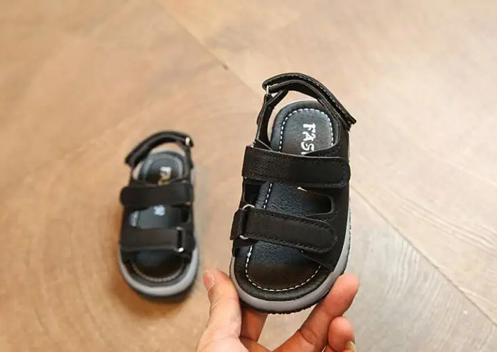 Children sandals With Light Popular in Europe Boys sandals Autumn summer Dot  Led Sport Girls Sneakers Kids Shoes Size 21-30