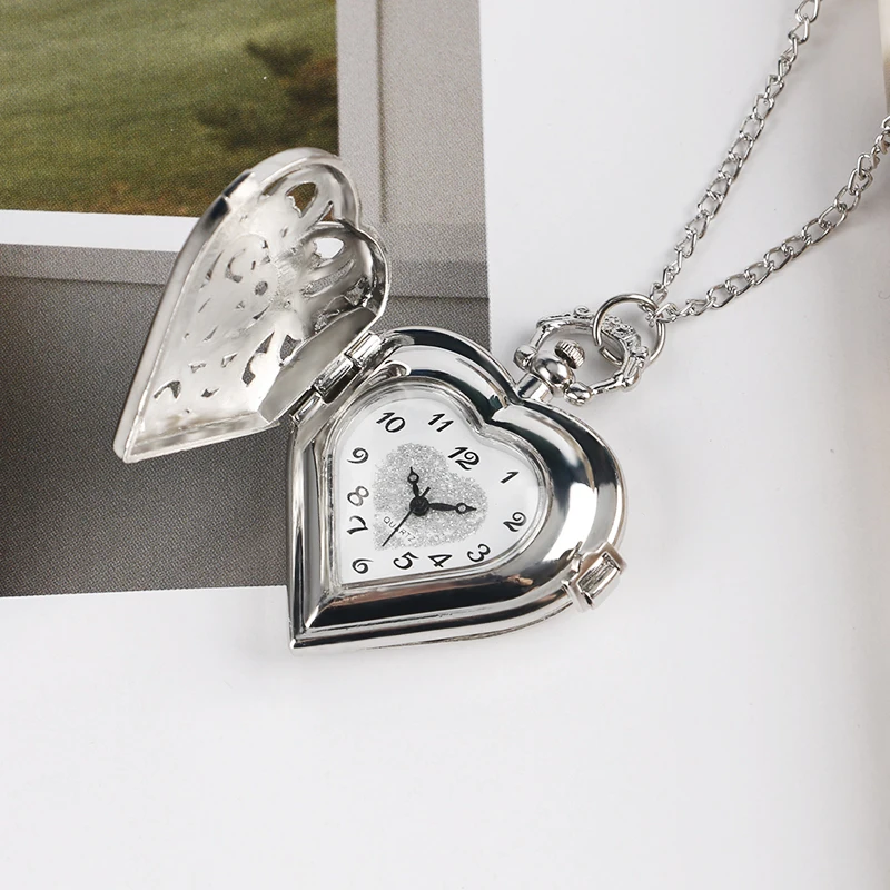 Montre de Poche à Quartz en Forme de Cœur pour Femme, Élégante, Creuse, à la Mode, Collier Pendentif, Cadeau d'Anniversaire, 2022