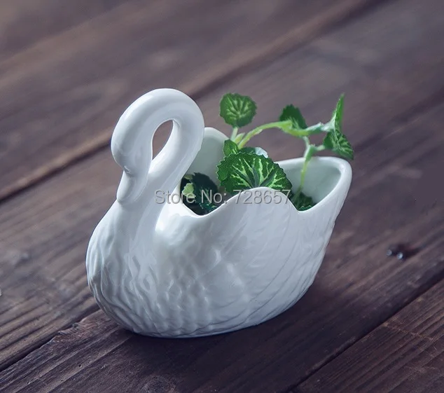 Classical Ceramics Swan Candle Holder Decorative Porcelain Cygnet Miniature Flower Pot Home Ornament Art and Craft Accessories