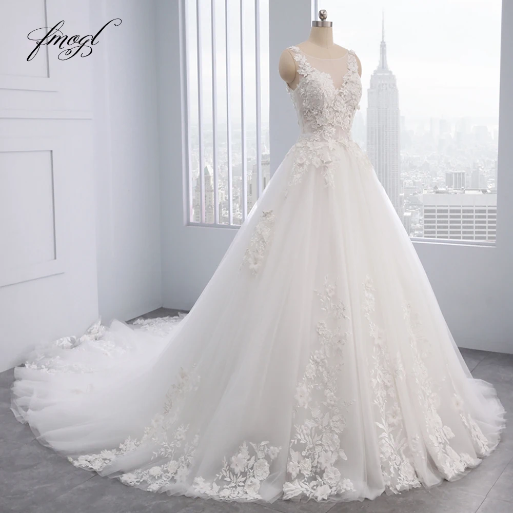 

Fmogl Elegant Flowers Lace Princess Wedding Dresses Appliques Beaded Vintage Court Train Bridal Gown Vestido De Noiva