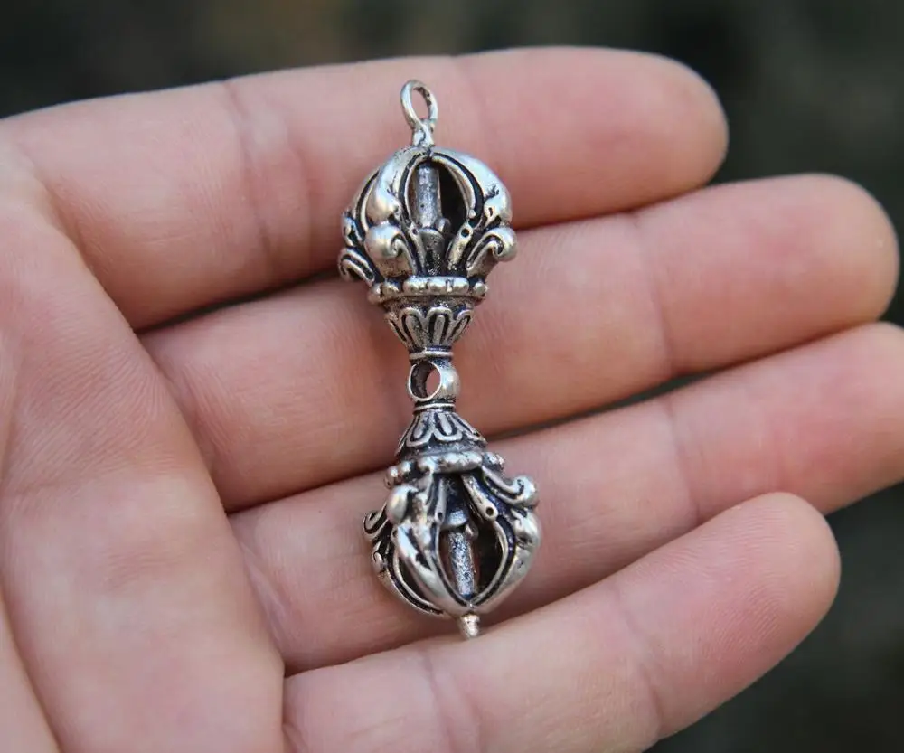 Chinese Tibet Silver Four Petal Dorje Vajra-pest Amulet Pendant Necklace 6 CM