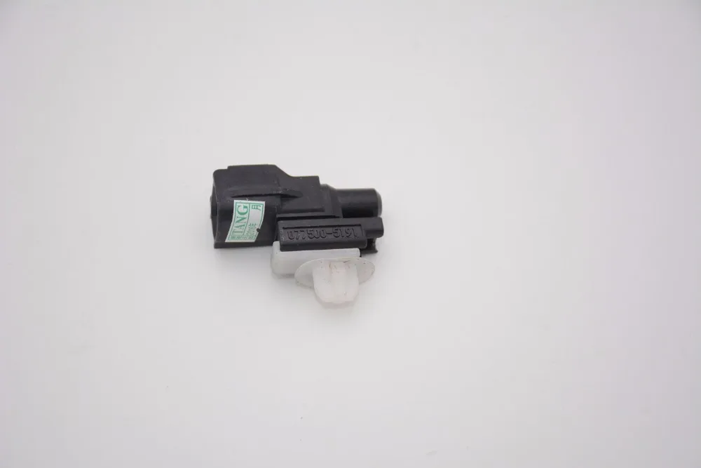 

1 Pcs New Air Temp Outside Temperature Sensor MR320628 for Mitsubishi 2000-ON