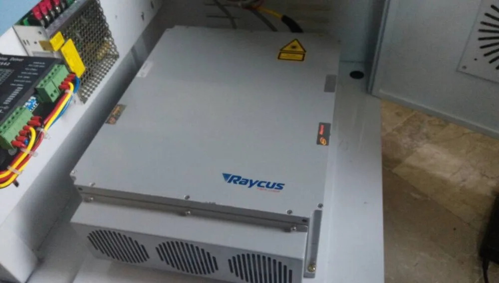 fiber laser  source raycus Max 300W 500W 750W 1000W 1500W 2000W 2200W