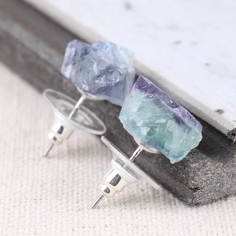 

Hot natural green fluorite small earrings female Korean version of wild irregular personality popular manufacturers wholesale