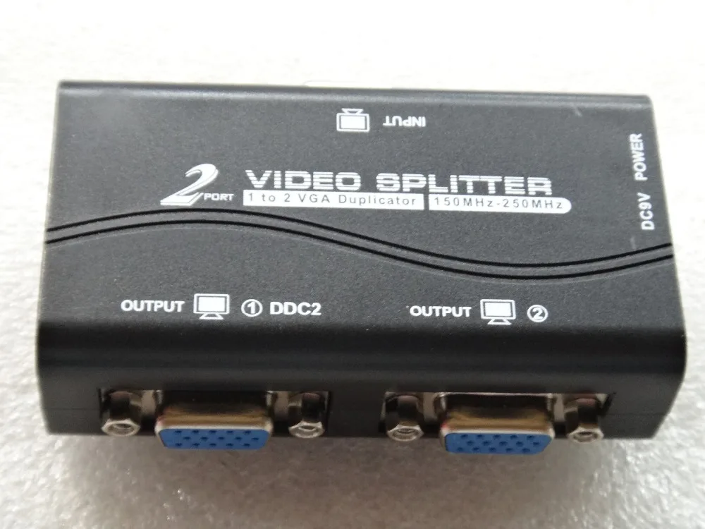 2020 ปีใหม่ 1 ถึง 2 พอร์ต VGA Video Splitter เครื่องทำสำเนา 1-in 2-OUT 250MHz อุปกรณ์รองเท้าวิดีโอ 65m 1920*1440 ความละเอียด