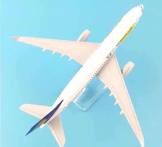 16cm Alloy Metal Air MONGOLIAN Airlines B767 Airplane Model MONGOLIAN Boeing 767 Airways Plane Model Stand Aircraft Kids Gifts