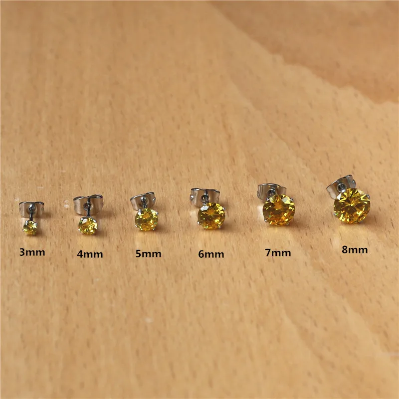 Klassische Ohrstecker aus Edelstahl mit goldenen Zirkonia-Steinen, 3 mm bis 8 mm, verblasst nicht, hypoallergen, hochwertiger Schmuck. – Detail 3