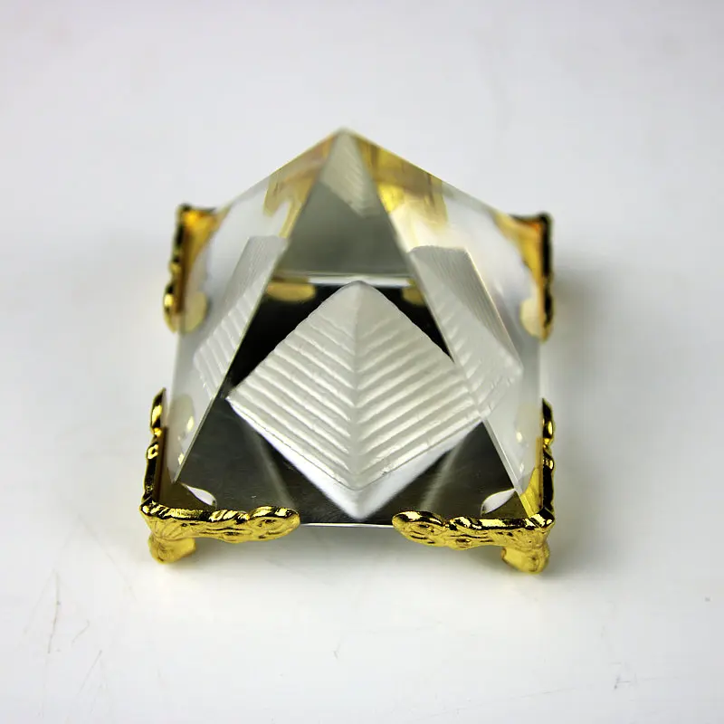 Exquisite 4cm Crystal Pyramid With Gold Stand Egyptian Pyramid Figurines Glass Crafts Gift Home Decoration