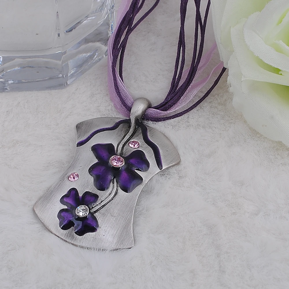 Retro Style Steel Necklace Classic Retro Stylish Alloy Dripping Oil Flower