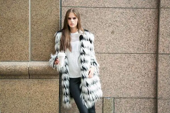 Winter women's jacket faux fur coat long sleeve fur stitching warm jacket parka female slim casual imitation fur outwear L1506