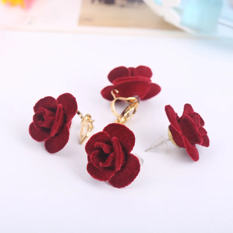 Pendientes con Clip en forma de flor rosa de tela hechos a mano para mujer, aretes con abalorio para fiesta y boda, nuevo estilo