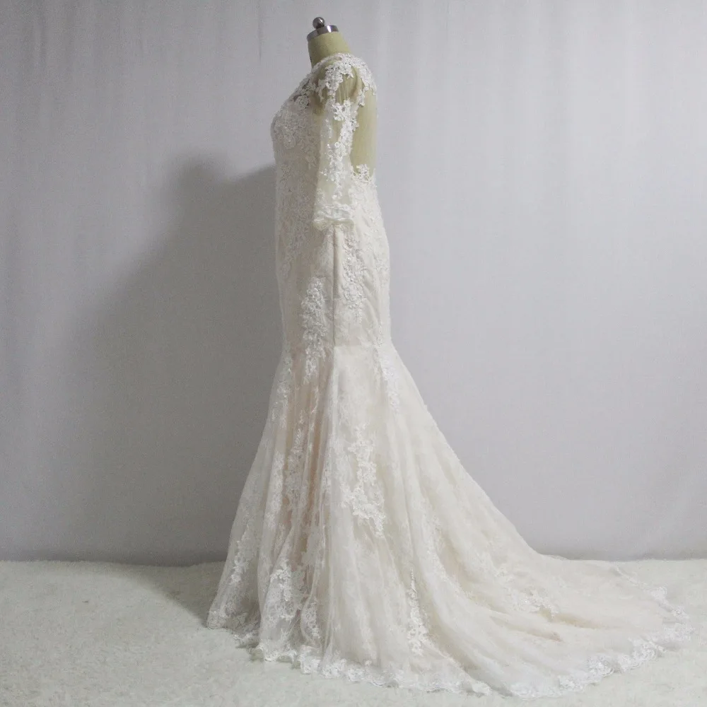 Robe de mariée sirène à manches trois quarts, col rond, dentelle appliquée, dos transparent, train de balayage, mode