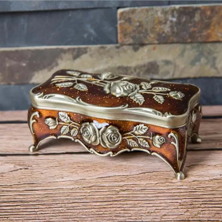 

Vintage Jewelry Box Zinc-alloy Metal travel jewelry box Trinket Box Flower Carved Gift Toothpick Cotton Storage Box Z079