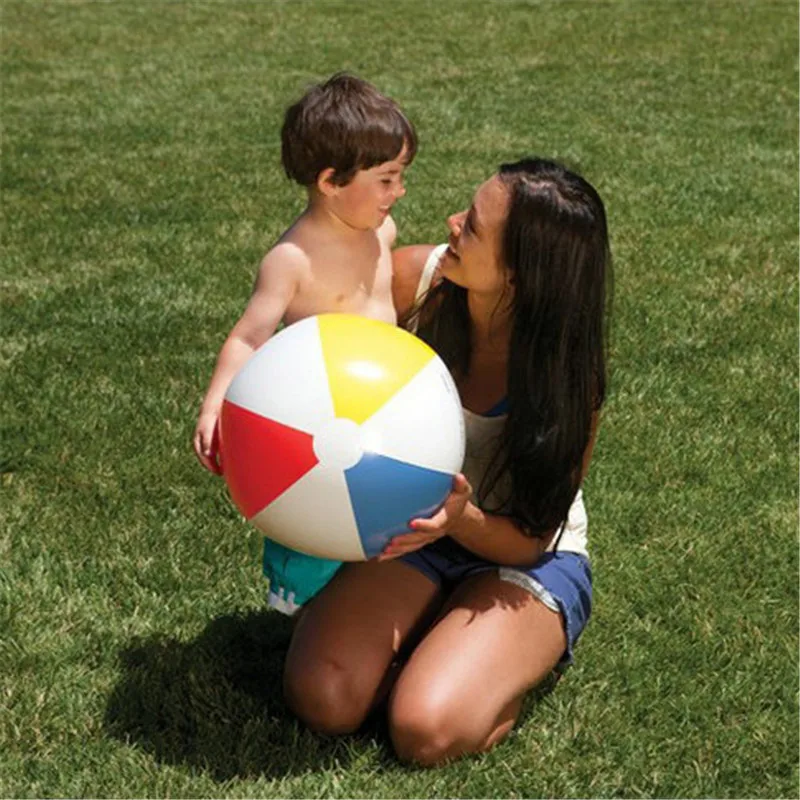 Pelota de playa de cuatro colores para niños de más de 3 años