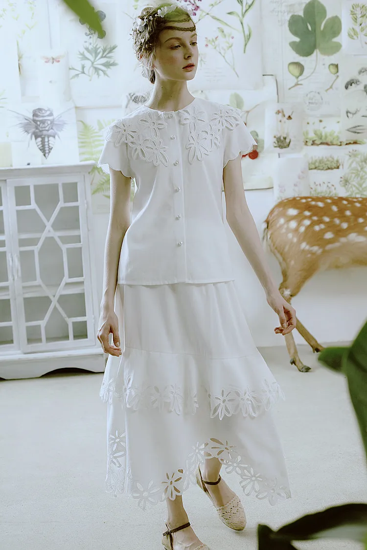 LYNETTE'S CHINOISERIE Cutout embroidery big skirt a fresh petals white all-match bust skirt