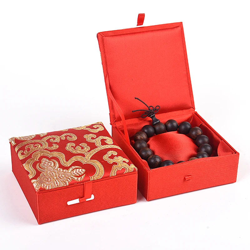 

Cotton Filled Square Silk Brocade Bracelet Gift Box Packaging Jewelry Storage Case for Women 10x10x4.5cm