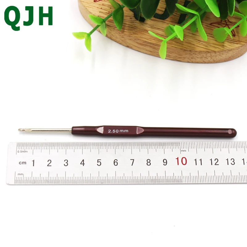 QJH 16 قطعة البلاستيك مقبض الكروشيه السنانير مقبض إبر الحياكة مجموعة Crochetings و Knittings 0.5 مللي متر-2.5 مللي متر 16 حجم