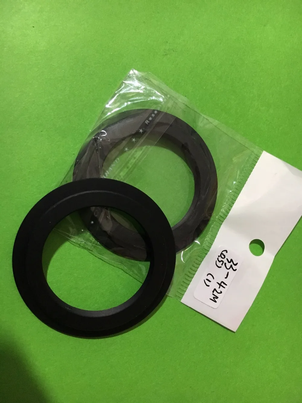 Objectif avec bride 33-42 suivi de la cosse avec vis M42 avec espacement des dents 33mm X M33-M42, 0.5