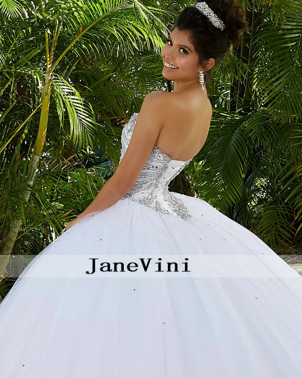 JaneVini 贅沢な王女 Quinceanera のドレス夜会服の恋人光沢のあるビーズノースリーブパフィーチュールデビュタントガウン