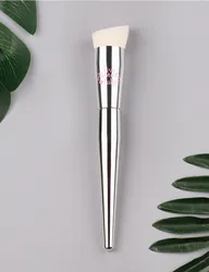 1 piece Flat Angled Foundation Makeup brush Liquid BB cream Foundation Make up Pro beauty tool silver plastic handle