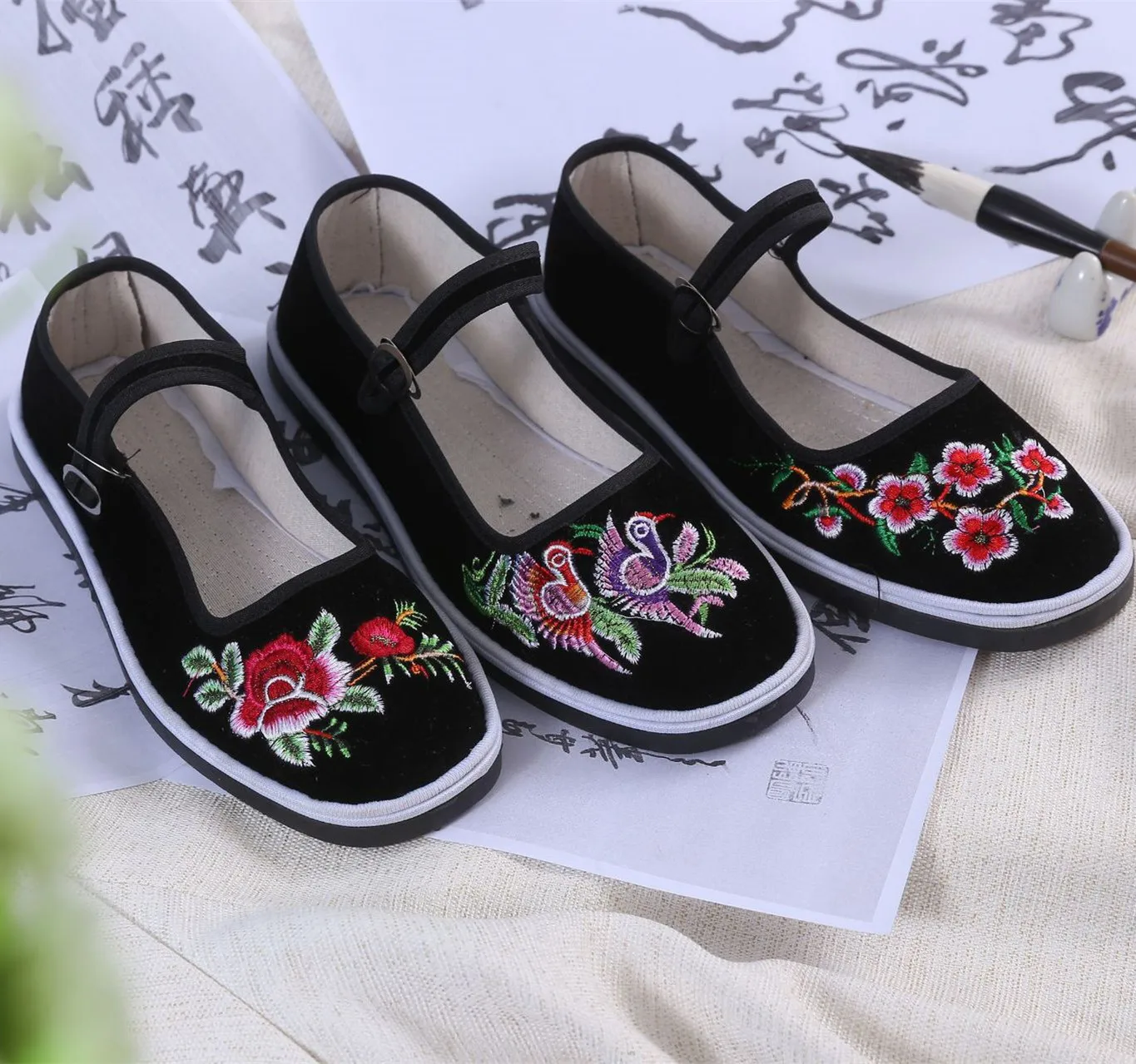 Chinese style cloth shoes women canvas shoes embroidered flower women flats shoes hibiscus square dance shoes ST350