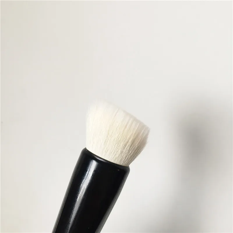 WG Brush 01 Foundation brush - Duo-fiber bristles for Liquid Foundation Cream Powder Brush - Beauty Makeup Brushes Blender