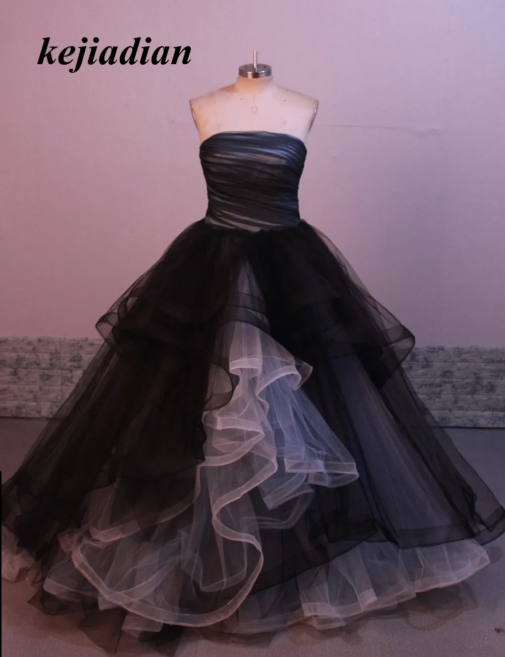 Black Blue Non White Gothic Wedding Dresses 2020 Princess Winter Ball Gown Formal Bridal Gowns With Color Strapless Simple