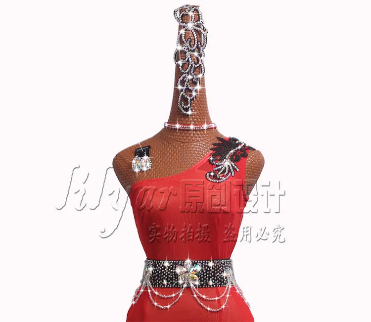 Latin dance dress, performance, competition dress, black-and-red transition color skirt with sloping shoulders and fish bones