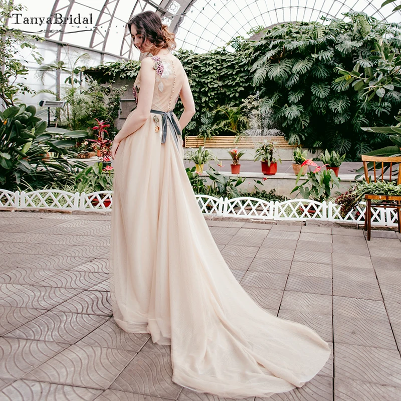 

Champagne Tulle Wedding Dresses Lace Appliques A Line Bridal Dresses Romantic Unique Bohemian Vestido De Noivas DW126