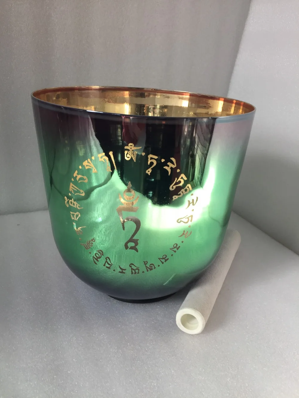 

2th Octave colour Crystal Singing Bowl 8.5 Inch,432HZ, Perfect musical note "B" With carved"green tara mantra" design