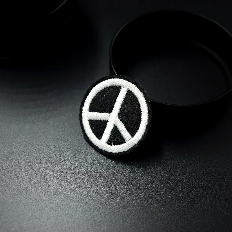 Peace Sign (Size:2.9x2.9cm) Cloth Badges Mend Decorate Patch Jeans Bag Hat Clothes Apparel Sewing Decoration Applique Patches