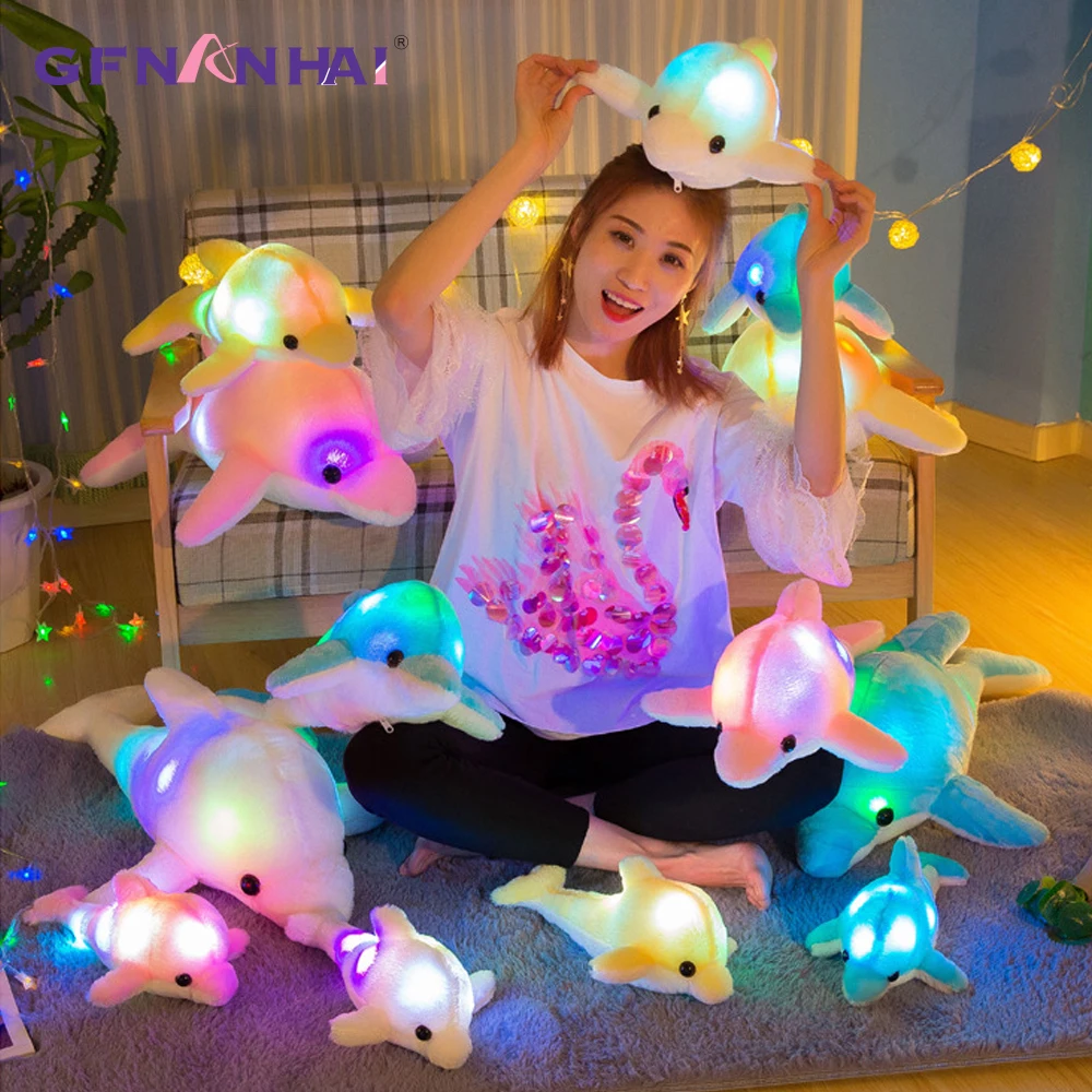 1pc 32cm Bunte Glowing Delphin Plüsch Spielzeug Kawaii Leucht Plüsch Puppen Angefüllte Puppe mit Led Licht Nette Geschenk für Kinder Mädchen