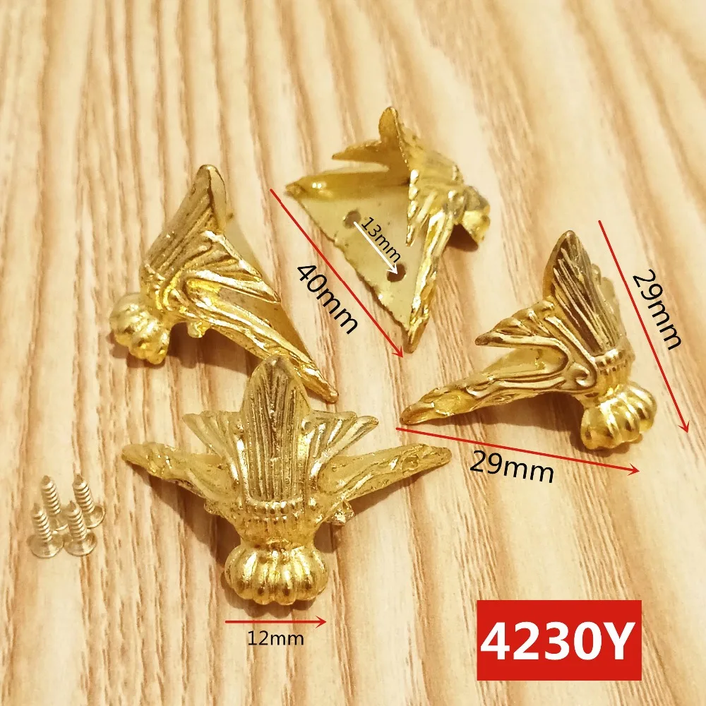 4pcs Antique bronze Yellow Wood Box Feet Leg Corner Protector Triangle Rattan Carved Decorative Bracket For Furniture Hardware