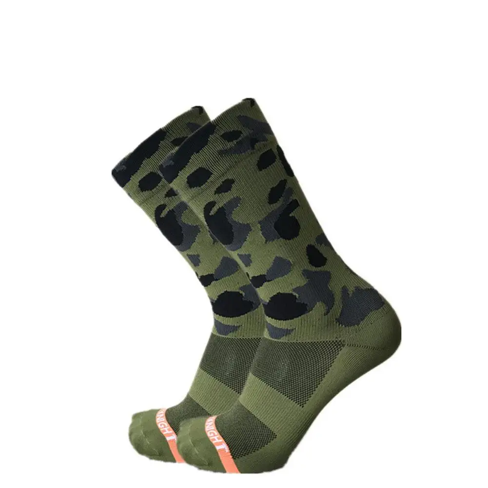 2018 New Olive Green Camouflage Professional Outdoor Running Riding calze da ciclismo calze da bici sportive Unisex