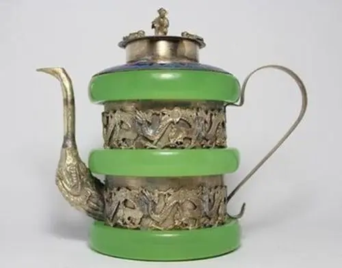 

Exquisite Chinese Handwork Tibetan Silver Animals Inlaid with Artificial Green Jade Teapot