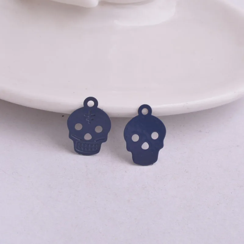 100pcs AC5544 Neo-Gothic Style Halloween Decorations Charms Awful Skull Articles Charms Painted Khaki Jewelry Findings