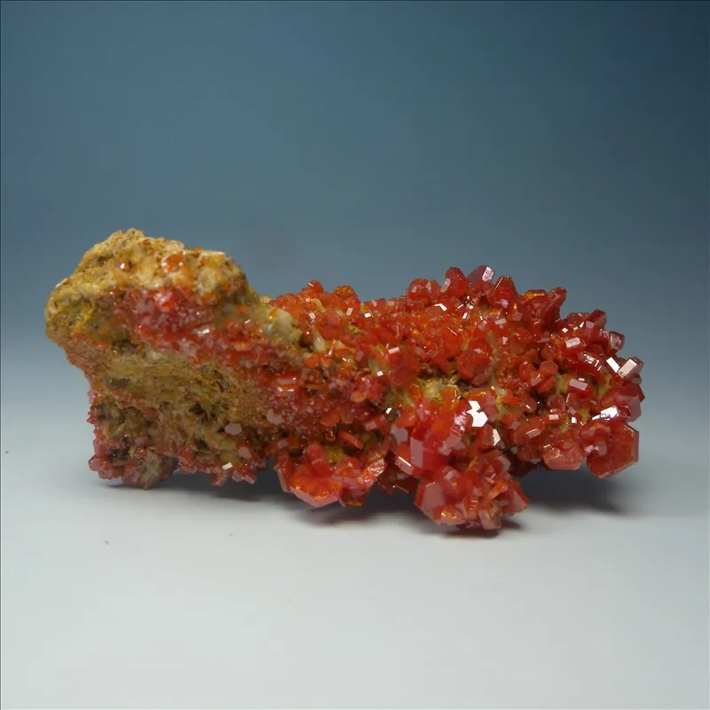 Morocco vanadinite foreign natural mineral mineral specimens teaching fine mineral specimen collection