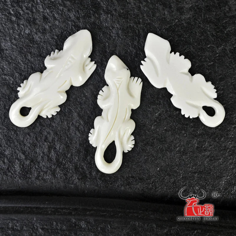 3PCS Handmade Carved Yak Bone GECKO LIZARD Pendant Hawaii Style Bone white Beads DIY Jewelry Accessory 58mmX23mm