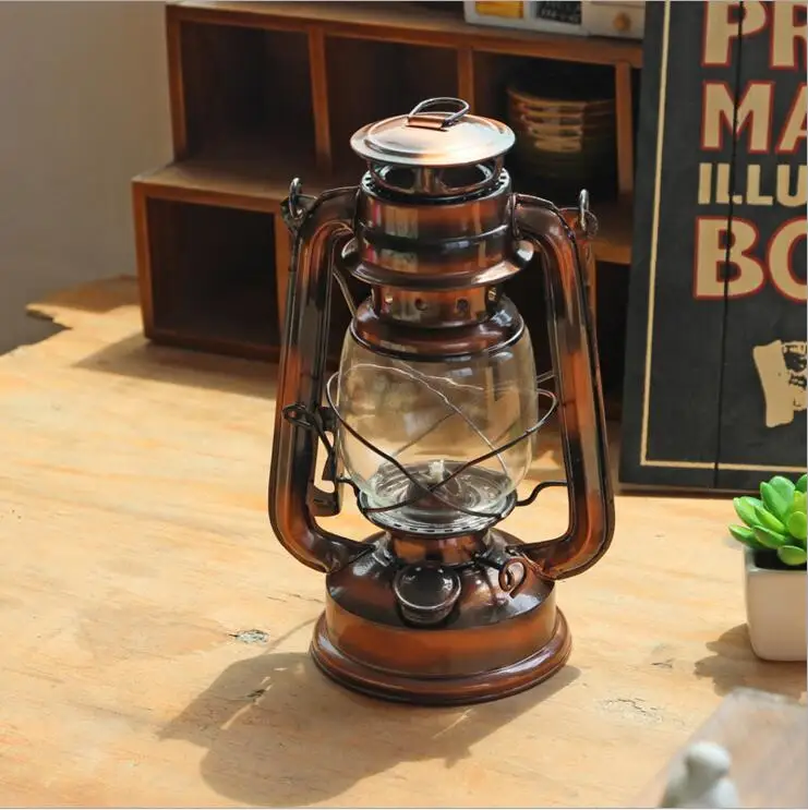 Vintage Style Kerosene Lamp Metal Camping Oil Light Outdoor Handcarry lamp Classic Iron Decor Lantern