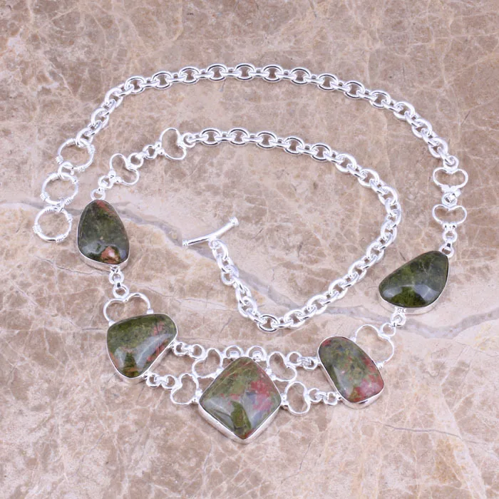 

Rare Green Natural Stone Silver Plated Grade Necklace L661