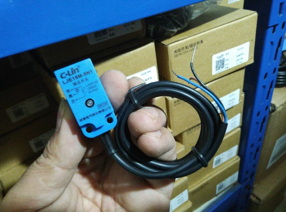 

Brand new original authentic C-Lin LJE18M-5N1 corner column type inductive NPN DC three line normally open type proximity switch