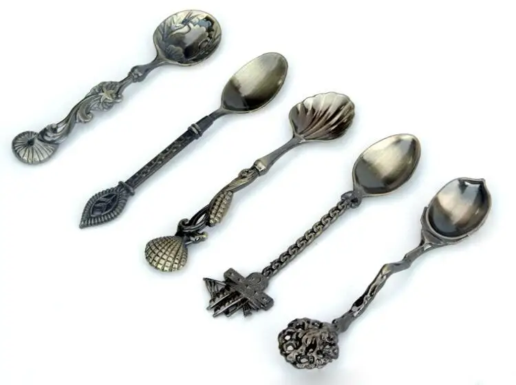 Hot 50sets 5 Pcs/Set Kitchen Dining Bar Vintage Royal Style Bronze Carved Small Coffee Cutlery Dessert Snacks