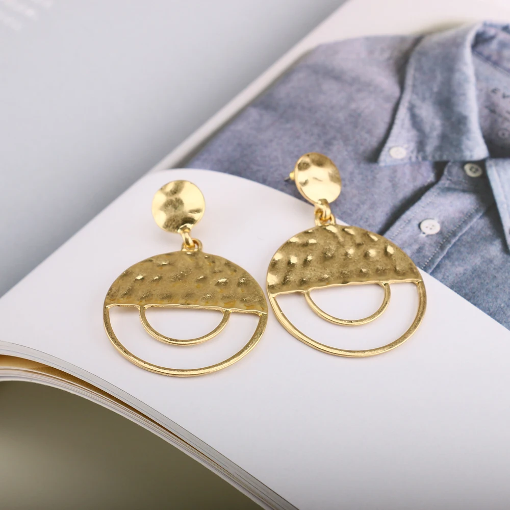 Banny Pink Worn Gold Color Round Pendant Studs Earrings For Women Over Sized Hammered Geo Post Earrings Fashion Party Jewelry image 3