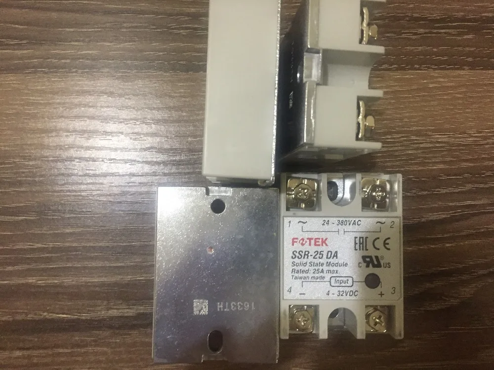 Original  Taiwan's  FOTEK solid state relay / thyristor modules SSR-25DA  24-380VAC  4-32VDC