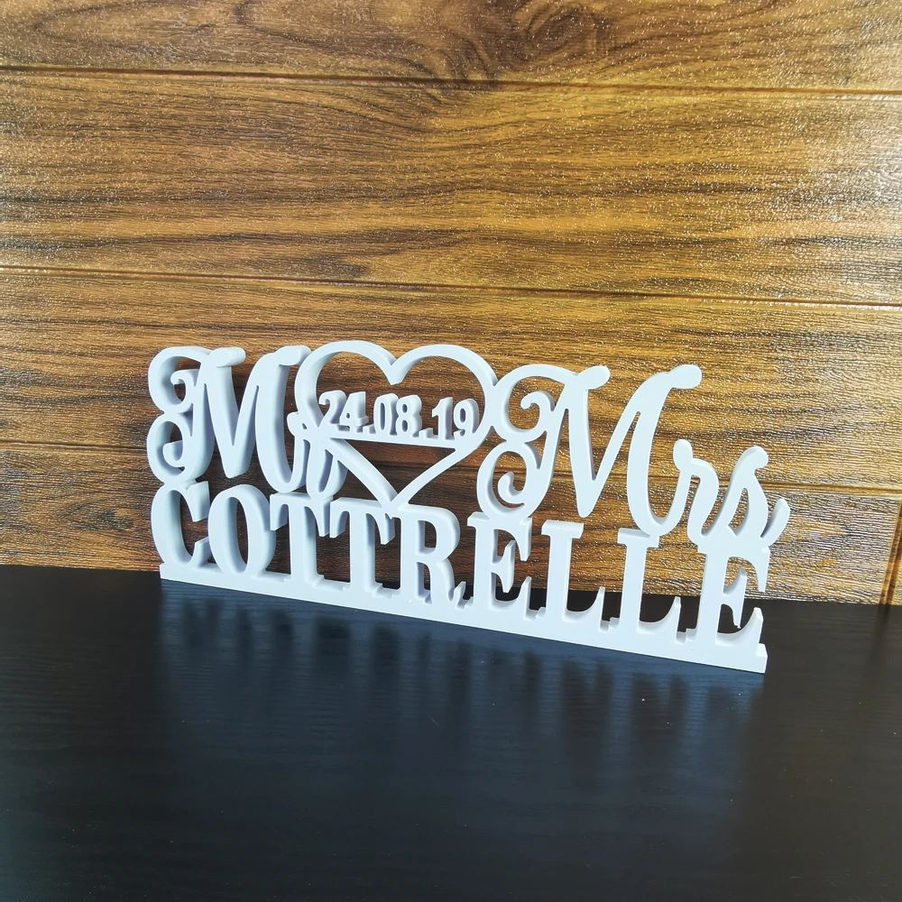 

Пользовательские Mr & Mrs фамилия и дата Свадебный знак для стола с сердцем, свадебные принадлежности, Персонализированные Свадебные украшения